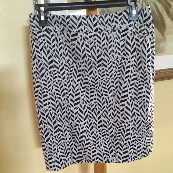 LOFT PETITE SKIRT 4  - Picture 1 of 3